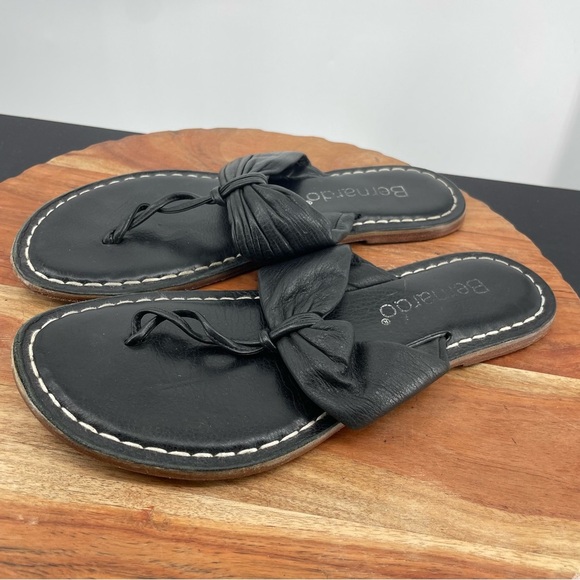 Bernardo | Thong Sandals black leather flip flops Sz 8 - Picture 3 of 6
